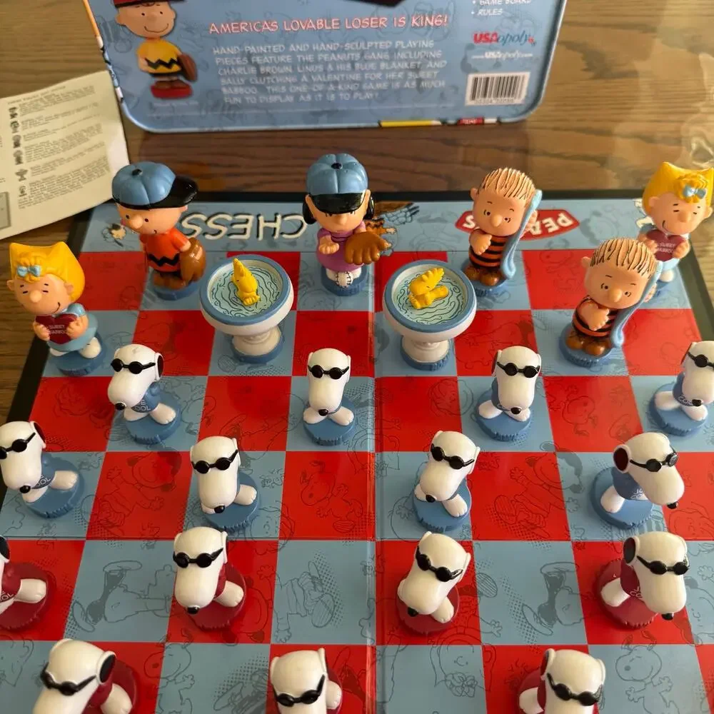 Peanuts Gang Chess Set Charlie Brown blue Tin Edition 32 Pieces Complete